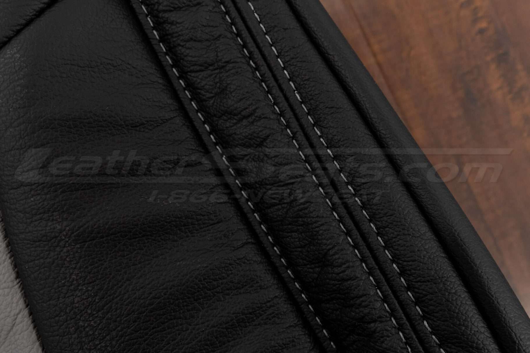 Double-stitching in stone