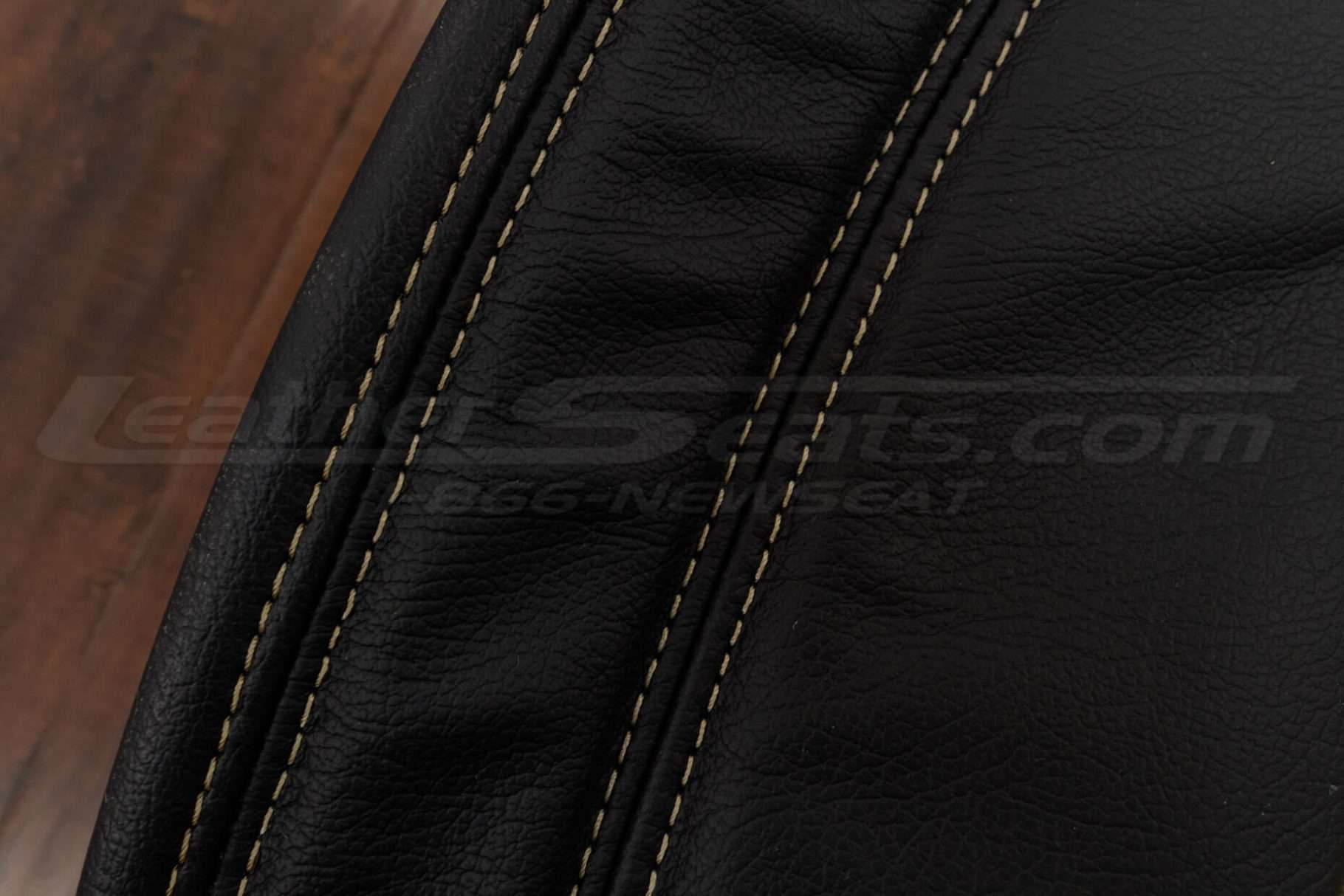 Contrasting double-stitching