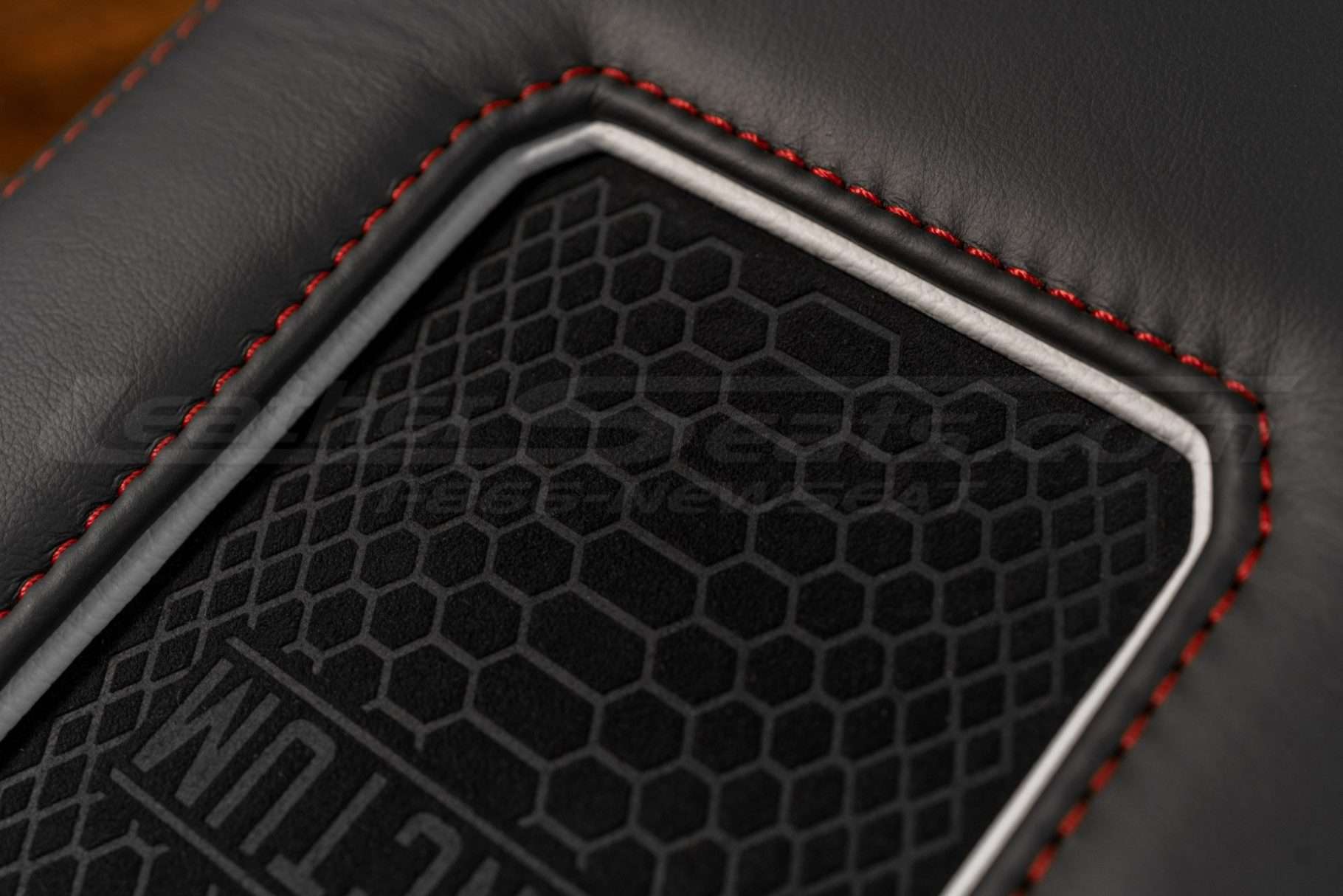 WhiteTrim Ring clos-up