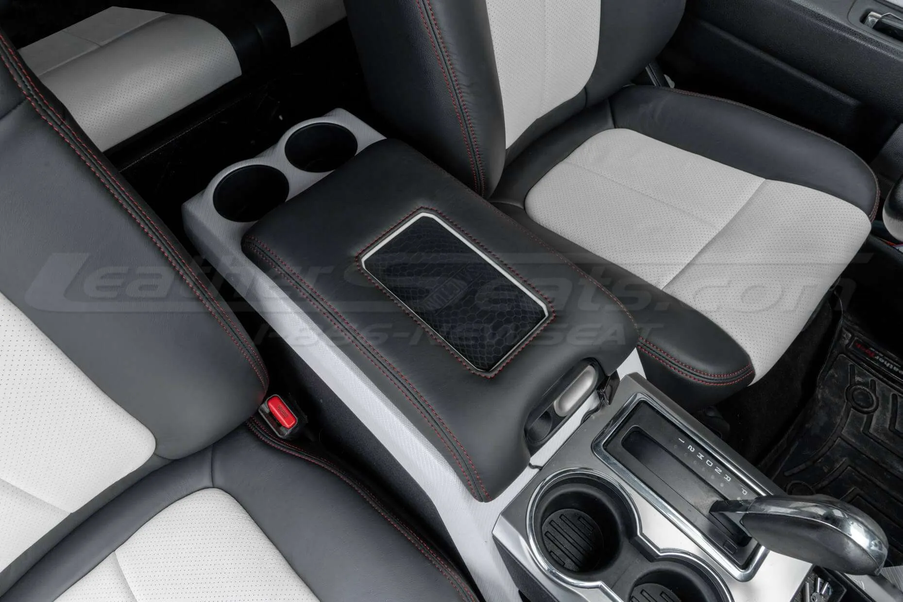Passenger Wide view of wireless charging console