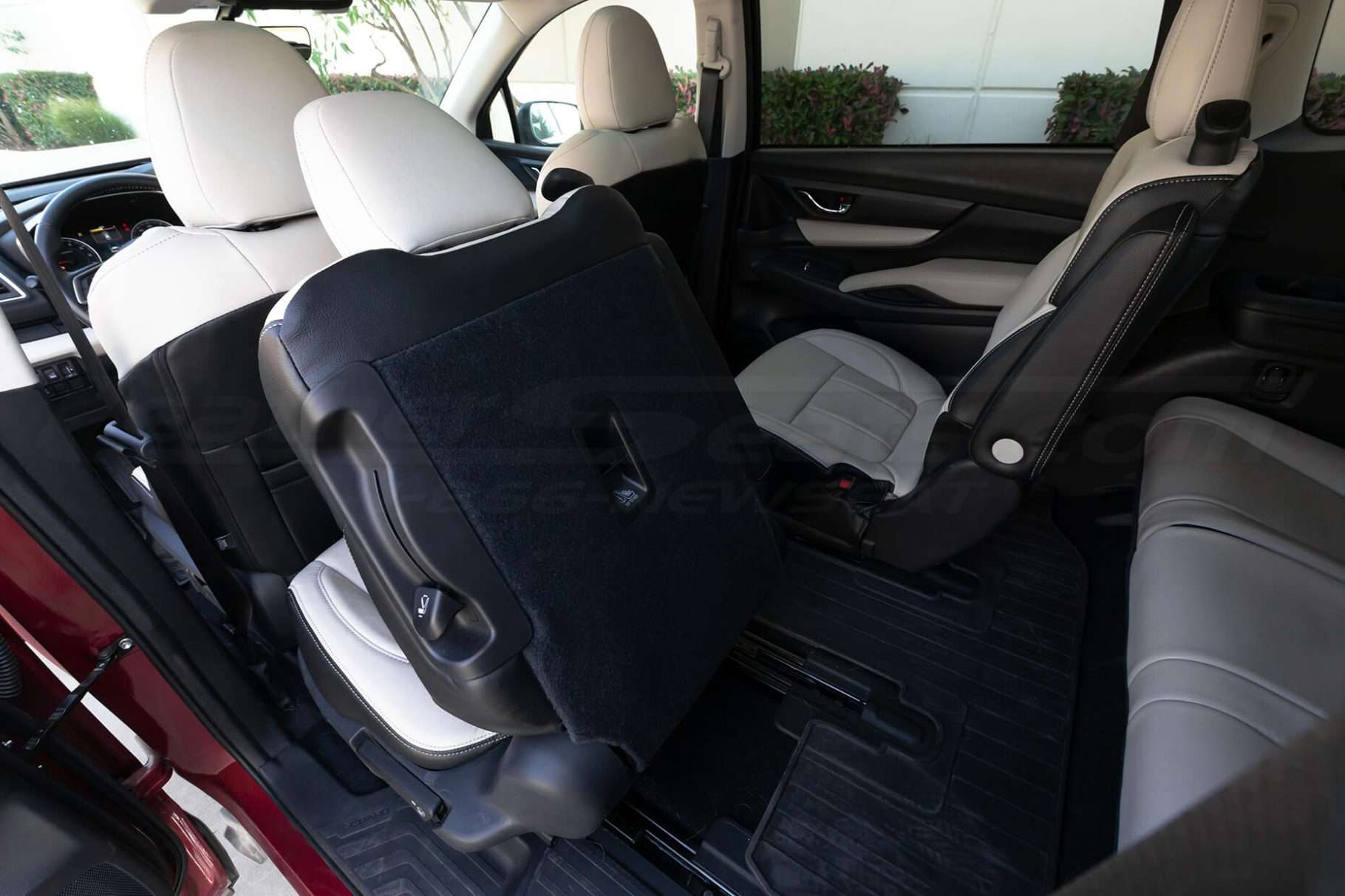 Back view of 2nd row bucket seats