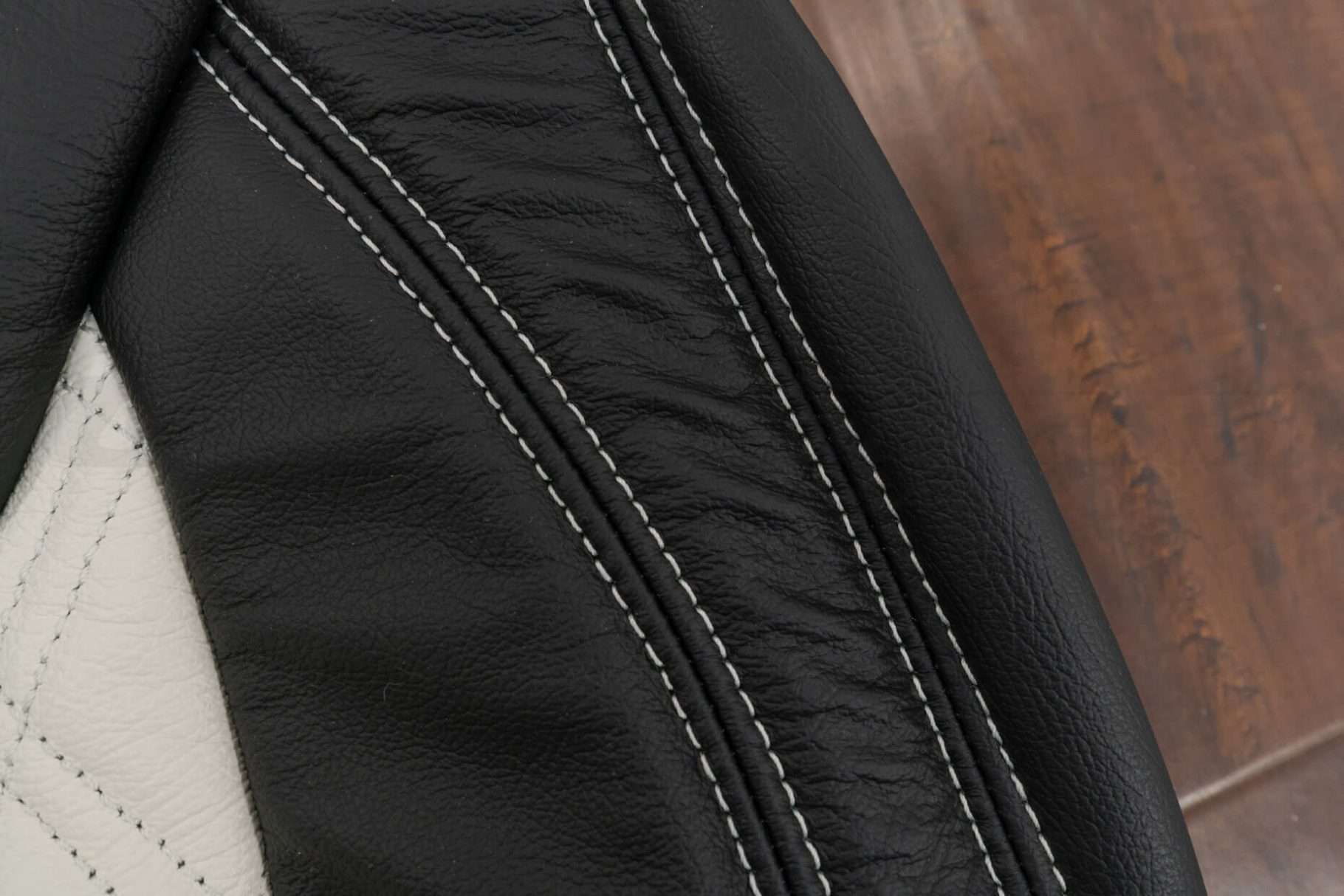 Contrasting double-stitching in White