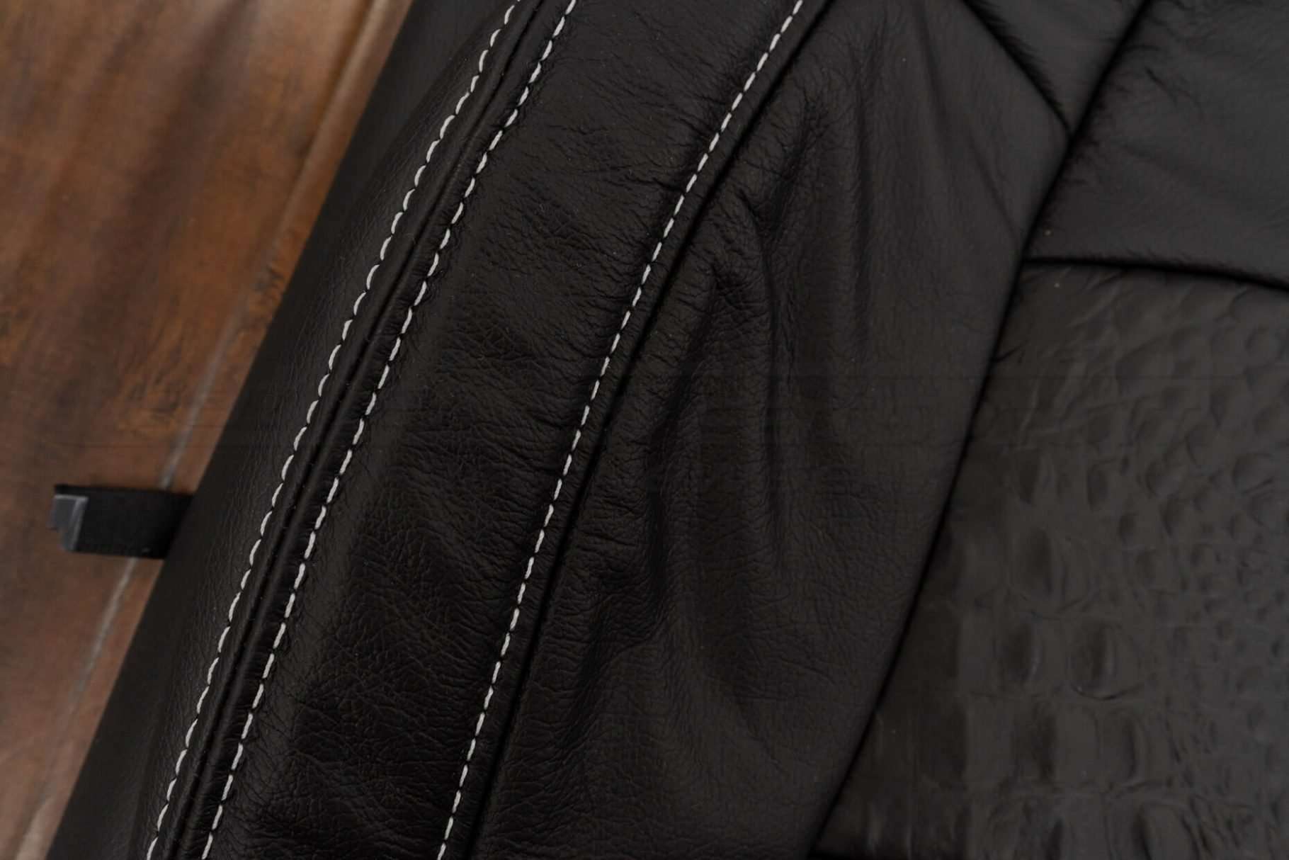 Contrasting double-stitching in White