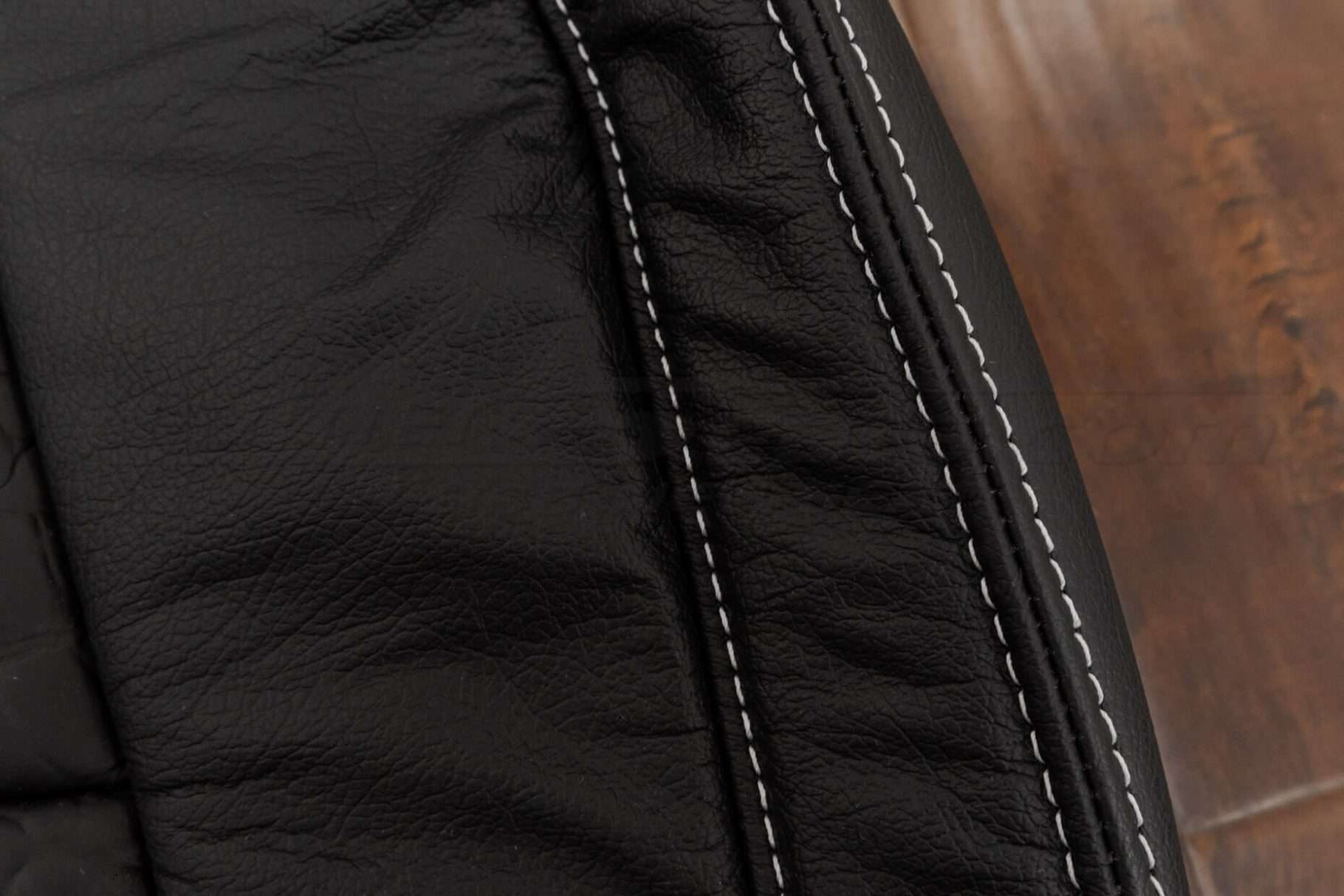 Contrasting White double-stitching