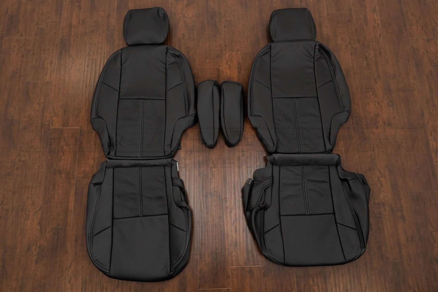 Chevrolet Tahoe LEather Seat Kit - Black - Middle Row Upholstery w/ Armrest