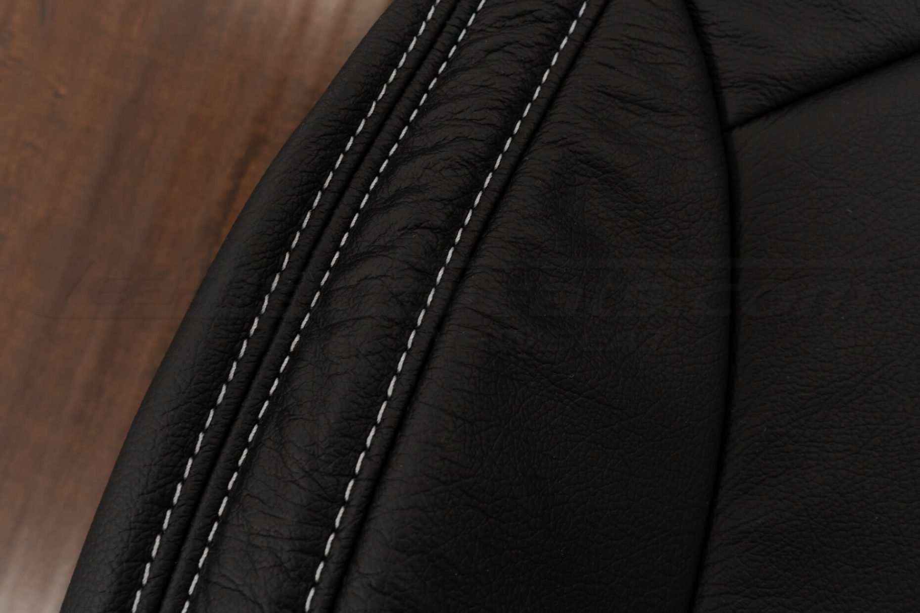 Contrasting Dove GRey/White double-stitching