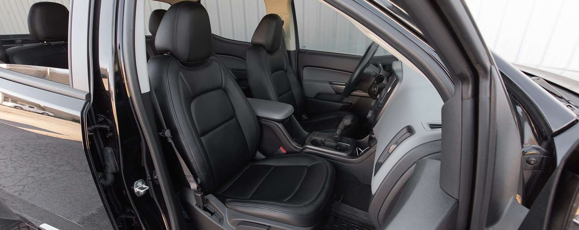 Front passenger seat of Chevrolet Colorado 