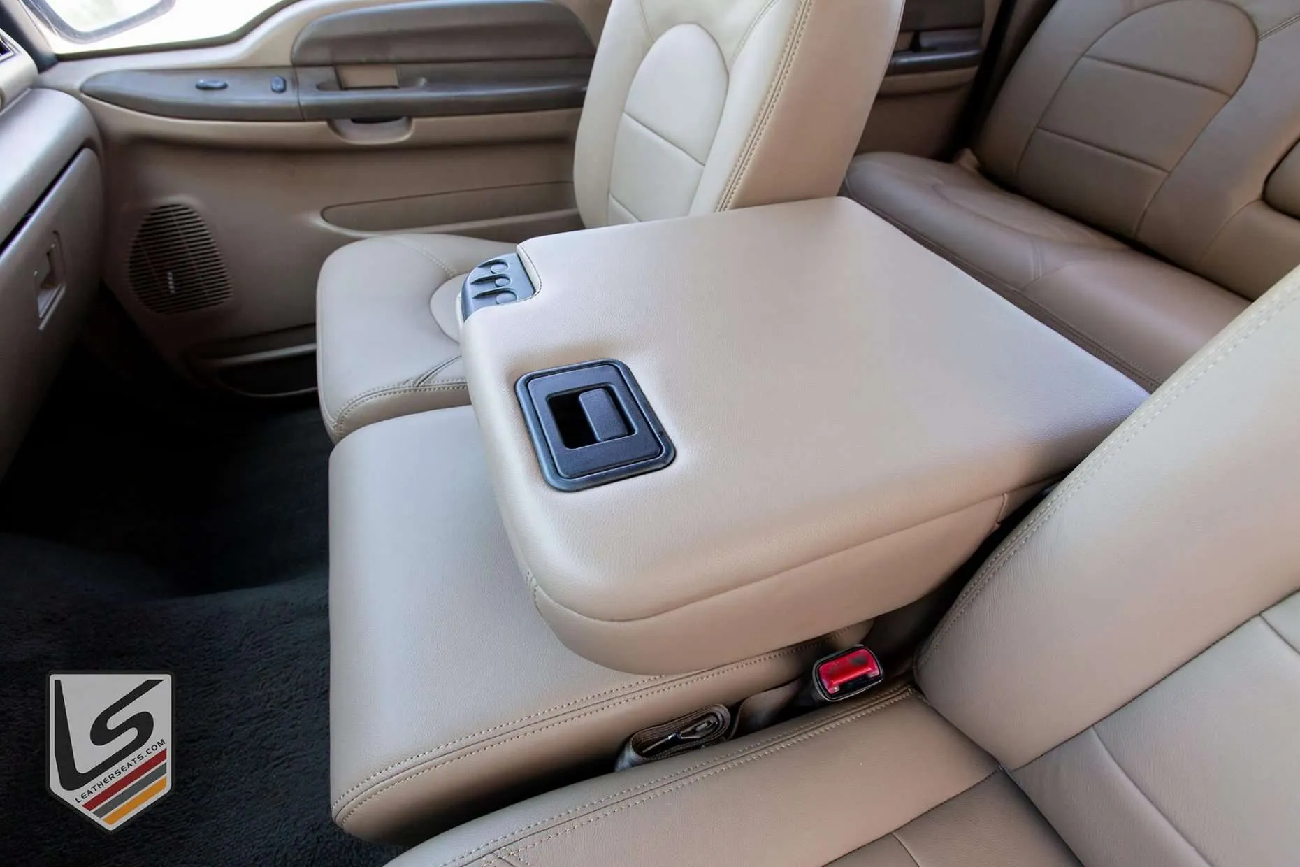 Ford F-250 with leather console lid
