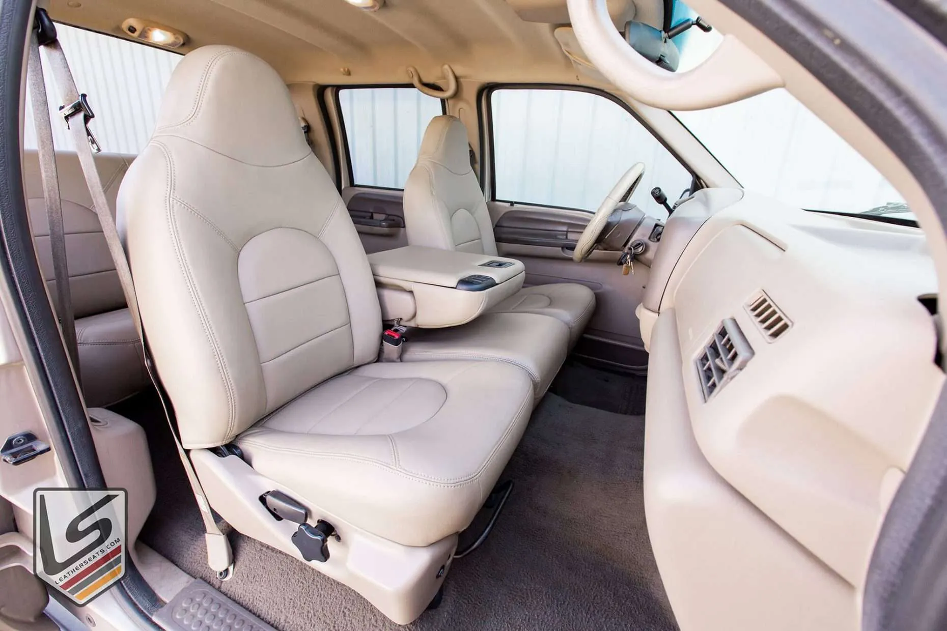 Ford SuperDuty with Nutmeg leather seats- passenger side