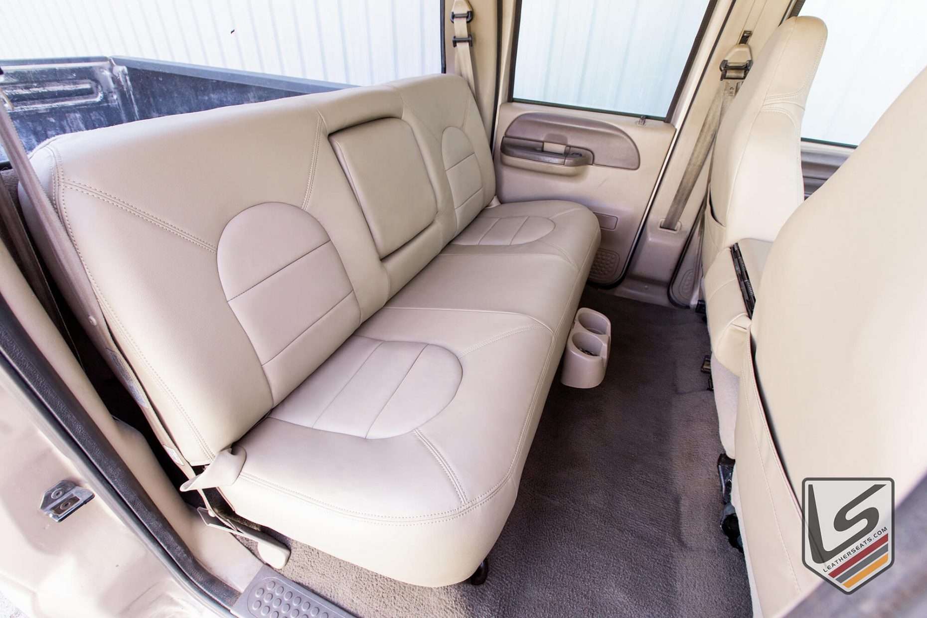 Rear Nutmeg leather seats - Passenger side view