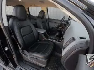 Chevrolet Colorado with Black leather seats - Front passenger seat