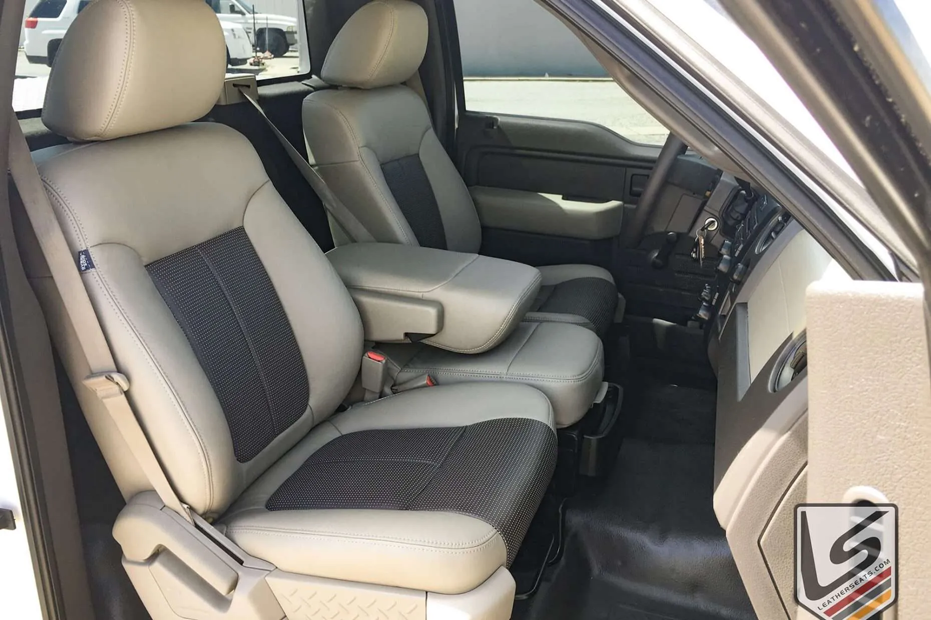 Ford F-150 Regular Cab with custom leather seats - Slate/Piazza JAva - Front passenger seat