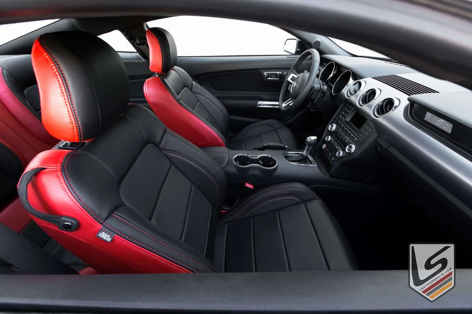 Alternative view of front passenger seat - Bright Red, Black and Piazza Red