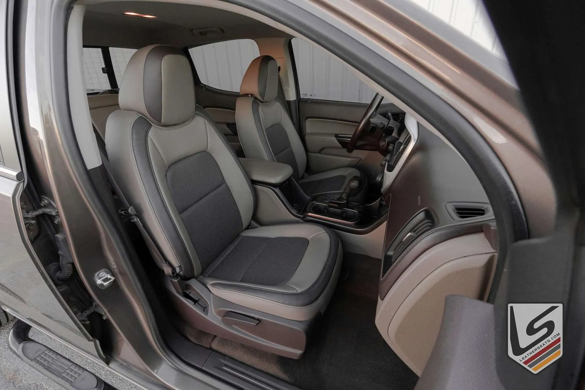 leatherseats.com custom leather interior for GMC Canyon - Front passenger seat