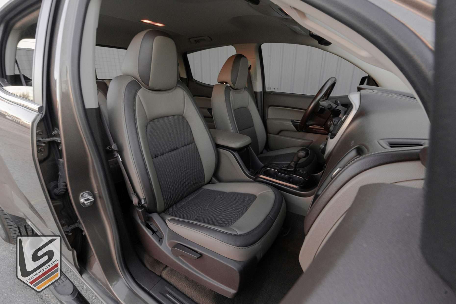 GMC Canyon with leather interior - Alternative view of passenger seat