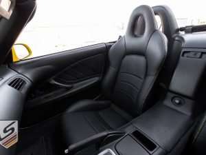 Honda S2000 Lwith custom Black leather seats - Passenger seat from driver's view