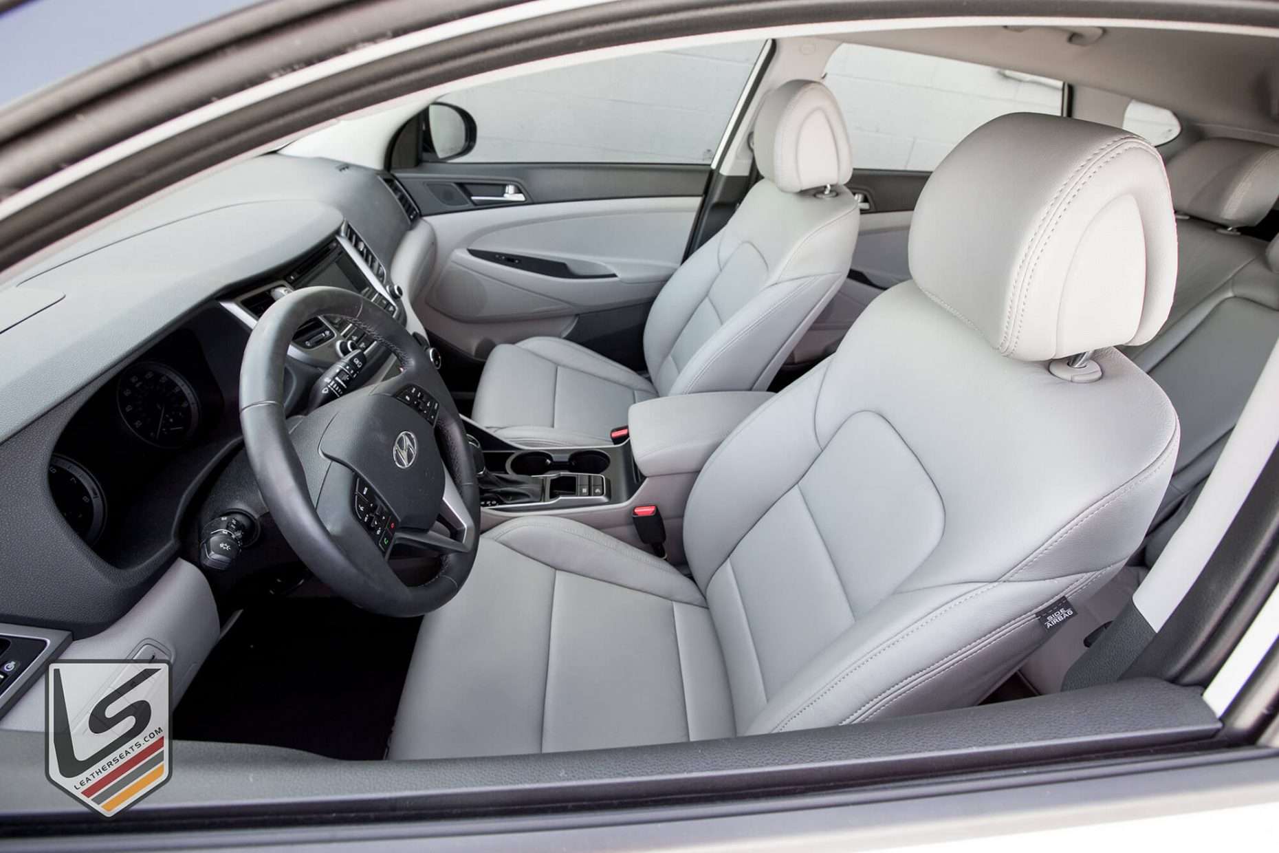 2016-2018 Hyundai Tucson SUV with Ash leather seats