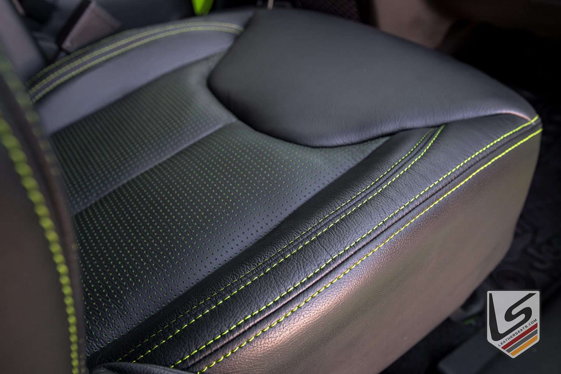 Close-up of contrasting Gecko Green stitching