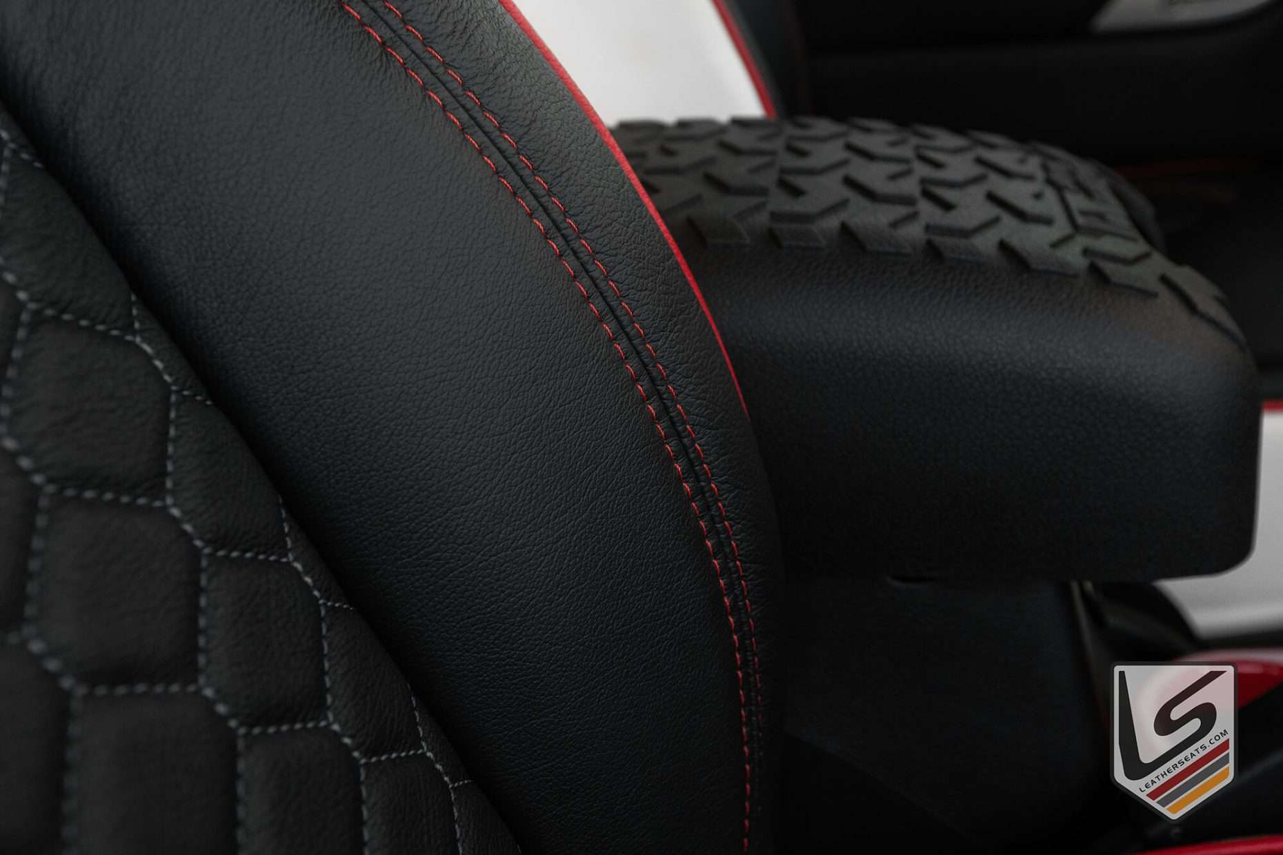 Contrasting Bright Red stitching & piping