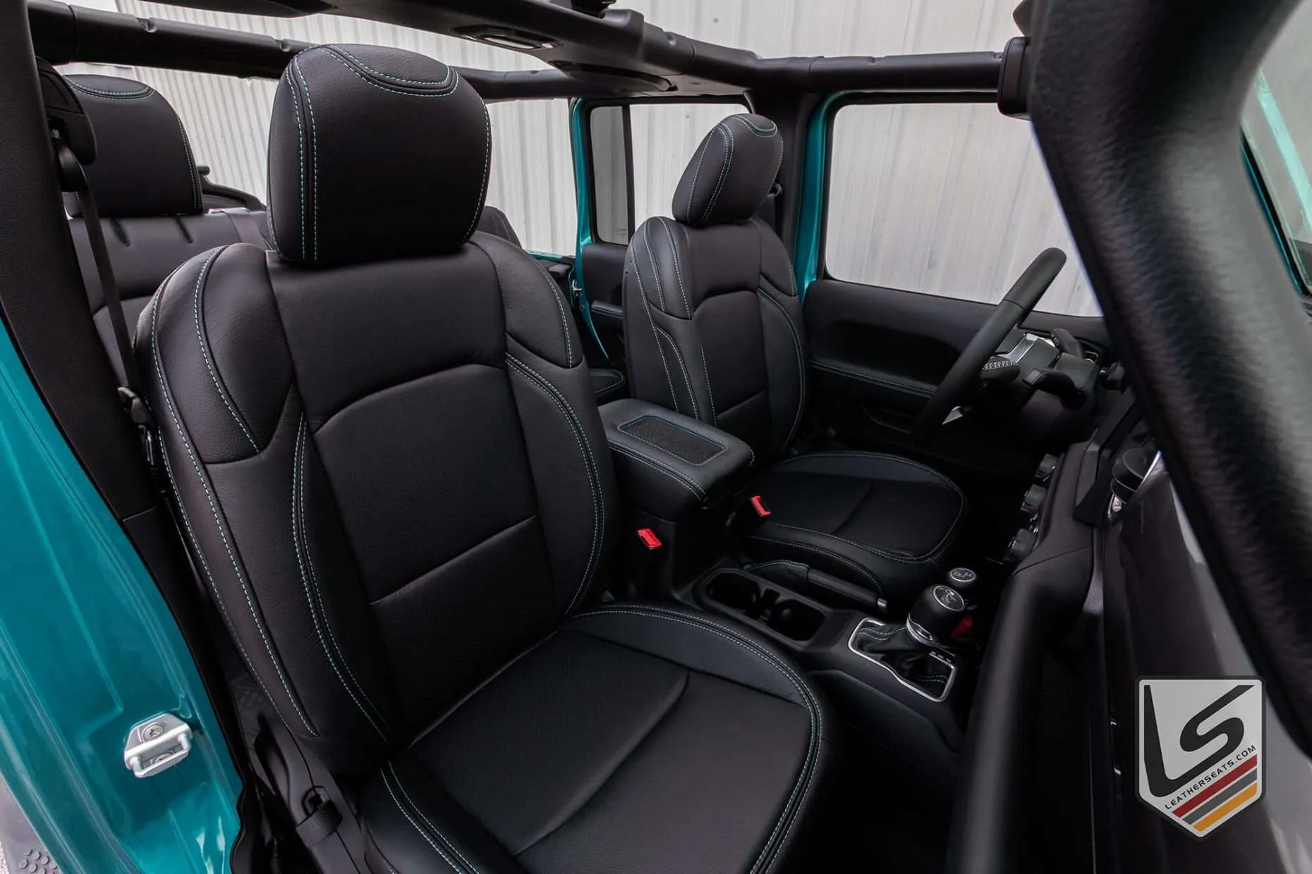 2018-2022 Jeep Wrangler JL - First row leather interior with Sanctum Wreless Charging Console