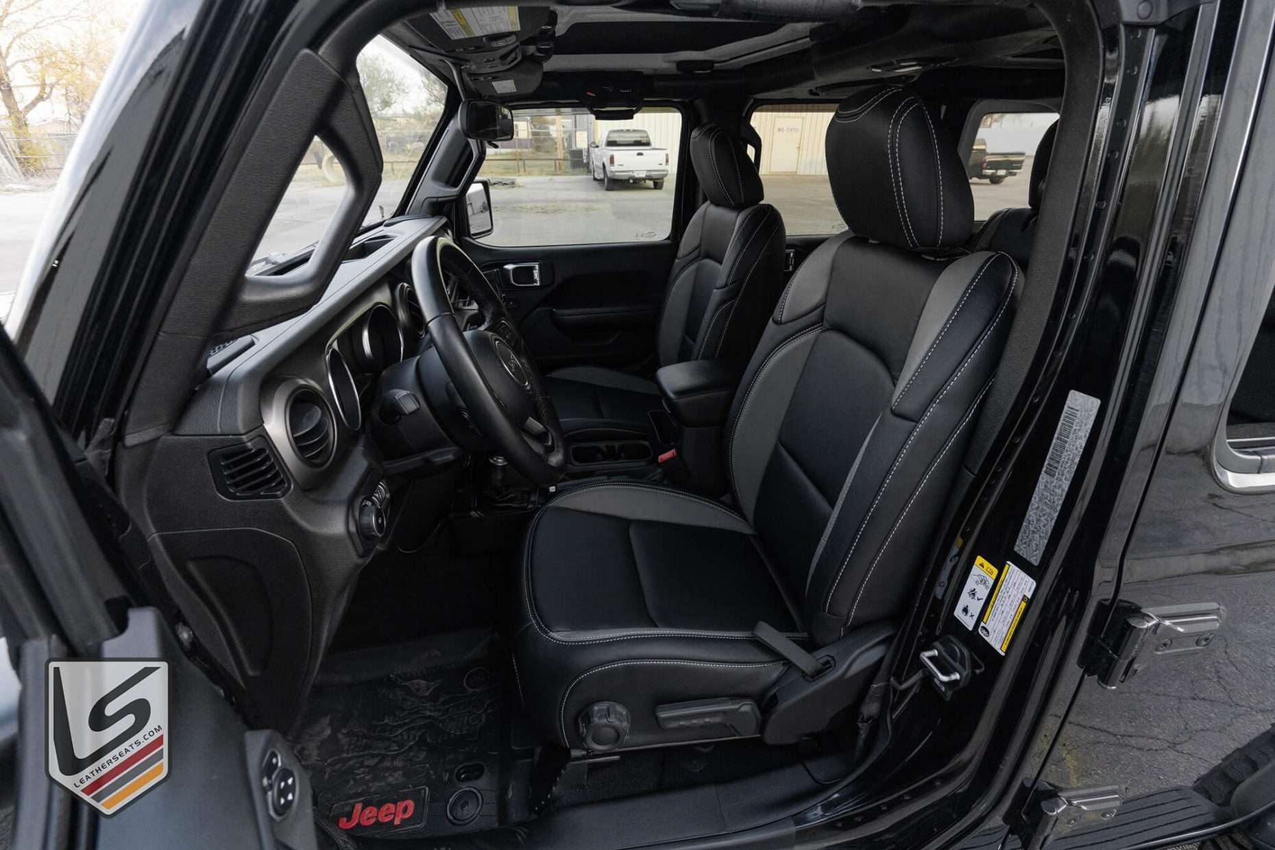 Alternate view of Wrangler JL front driver seat