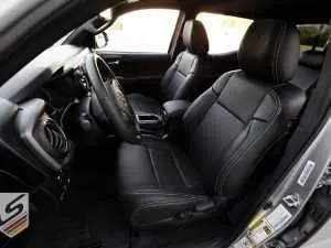 Alternative view of front driver side leather seats