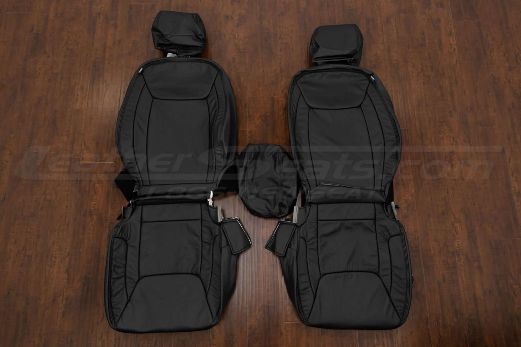 Chrysler 300 Sedan - Black - Front seat upholstery w/ console