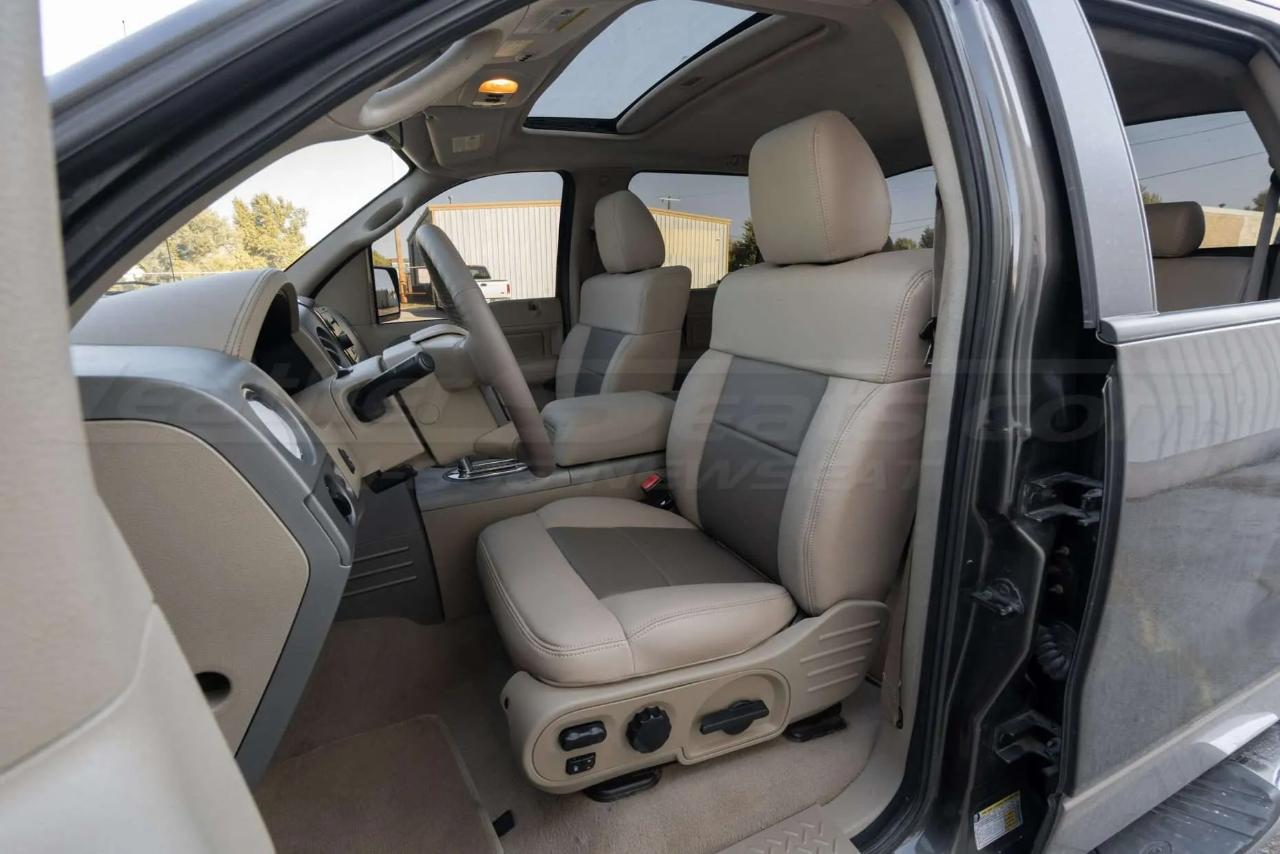 Ford F150 SuperCrew Lariat wit installed Adobe & Driftwood leather seats - Front driver's seat