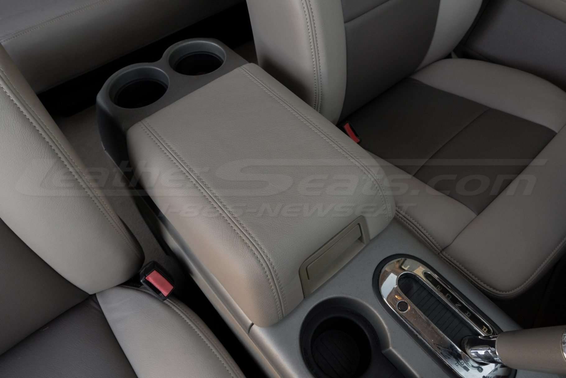 Top-down view of 2006 Ford F-150 Leather Console