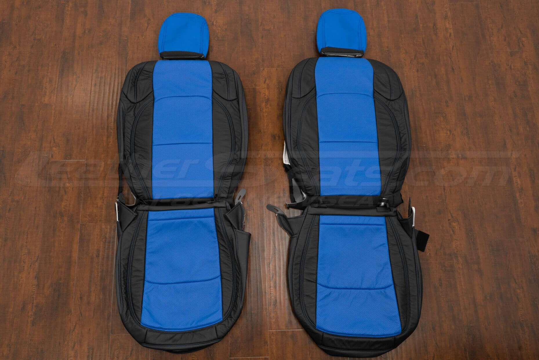 2018-2023 Jeep Wrangler JL Leather Seat Kit - Black w/ Cobalt Centers - Front seat upholstery