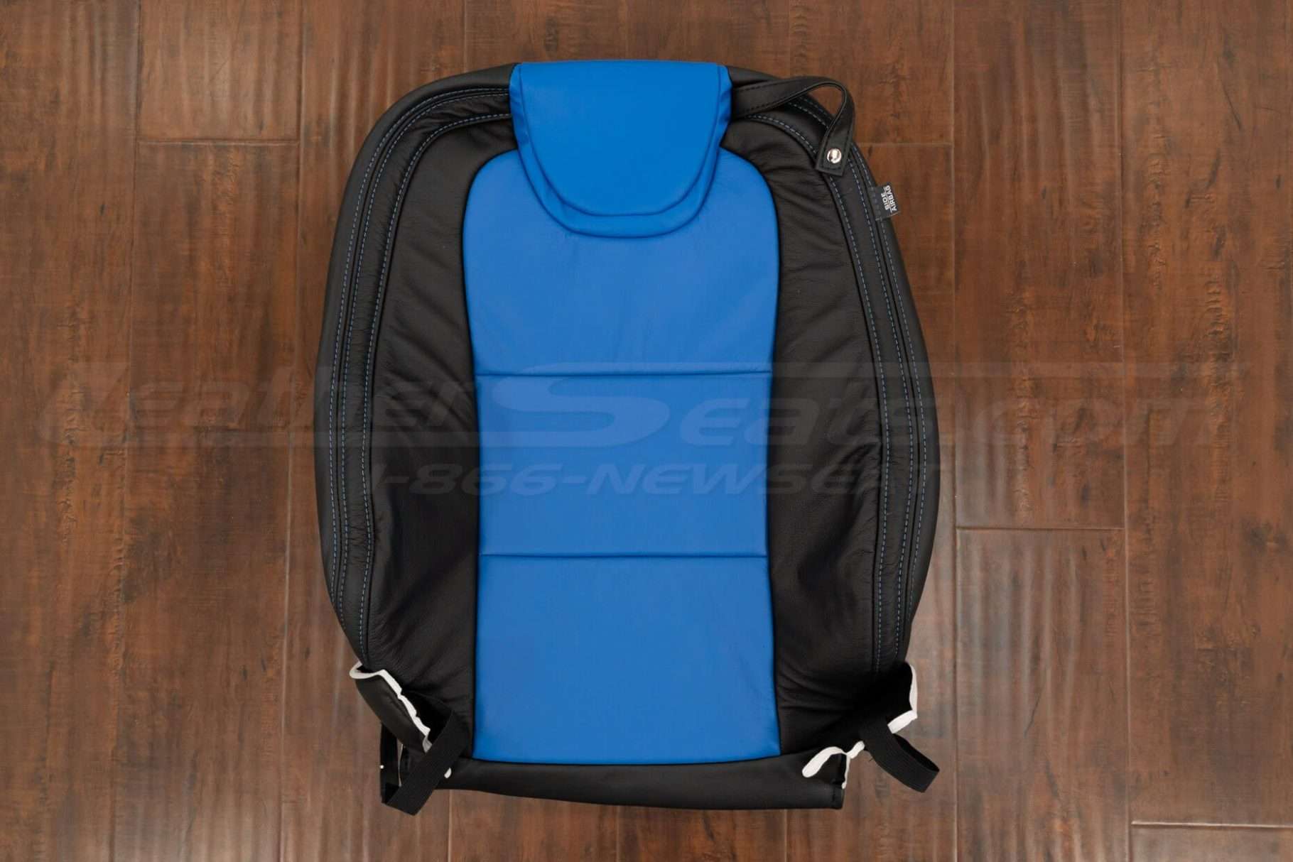 Chevrolet Camaro front backrest in two-tone black/cobalt