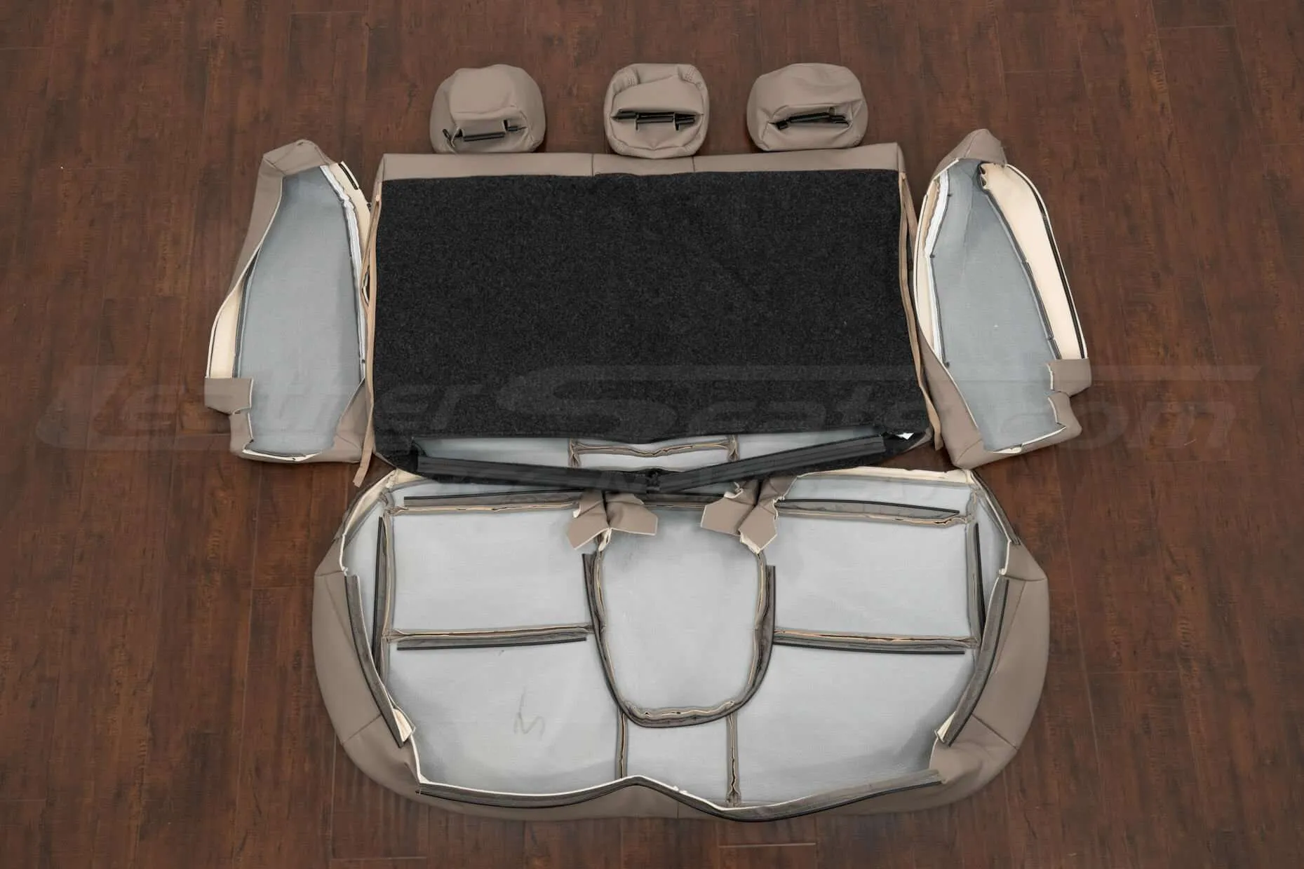 Back view of rear seats andbolsters