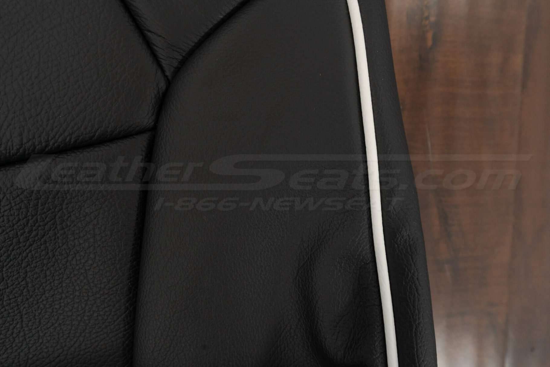 Contrasting White Piping