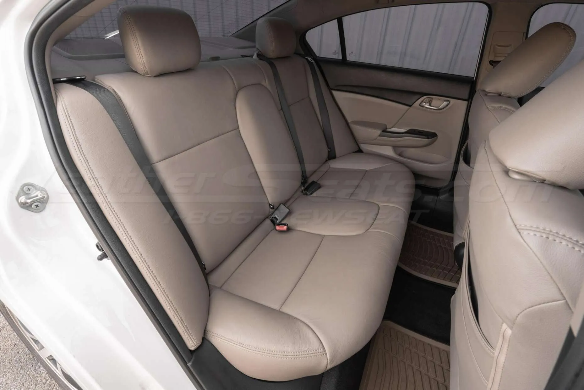 Fawn leather rear seats in Honda Civic Sedan