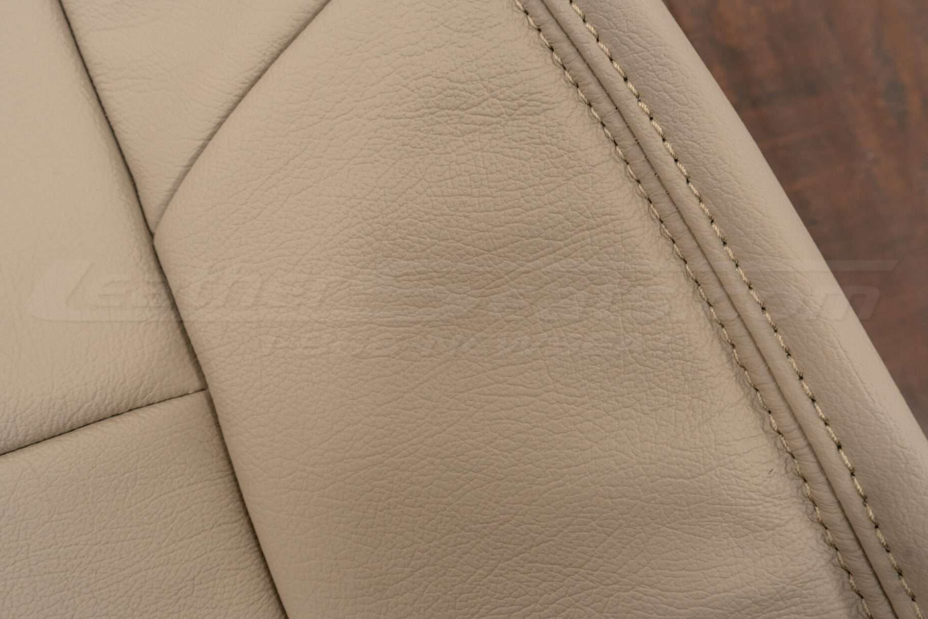 Double-stitching in Ivory