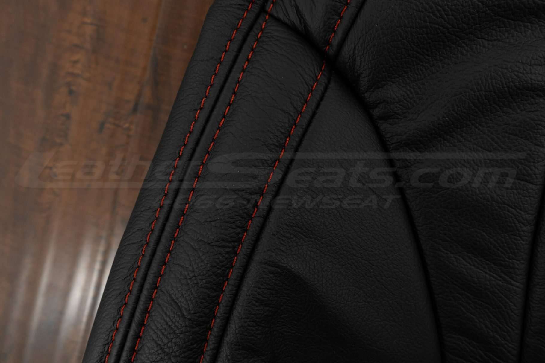 Contrasting double-stitching in Red