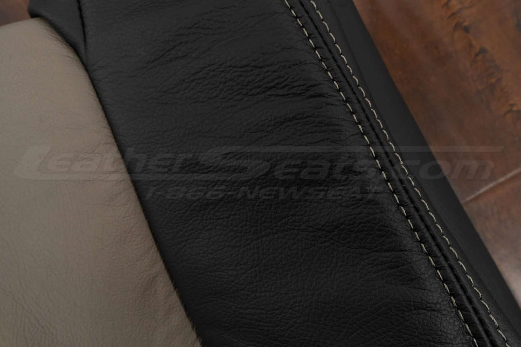 Contrasting double-stitching in Bristol