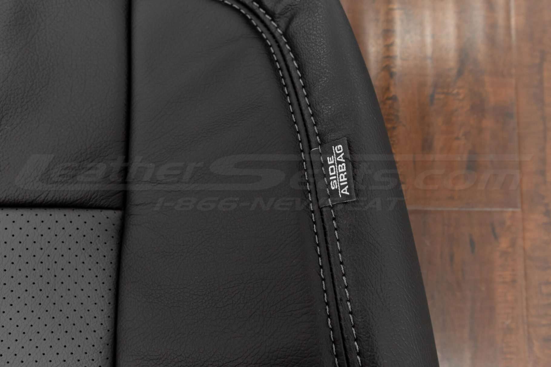 Contrasting double-stitching in Graphite with Side Airbag Tag
