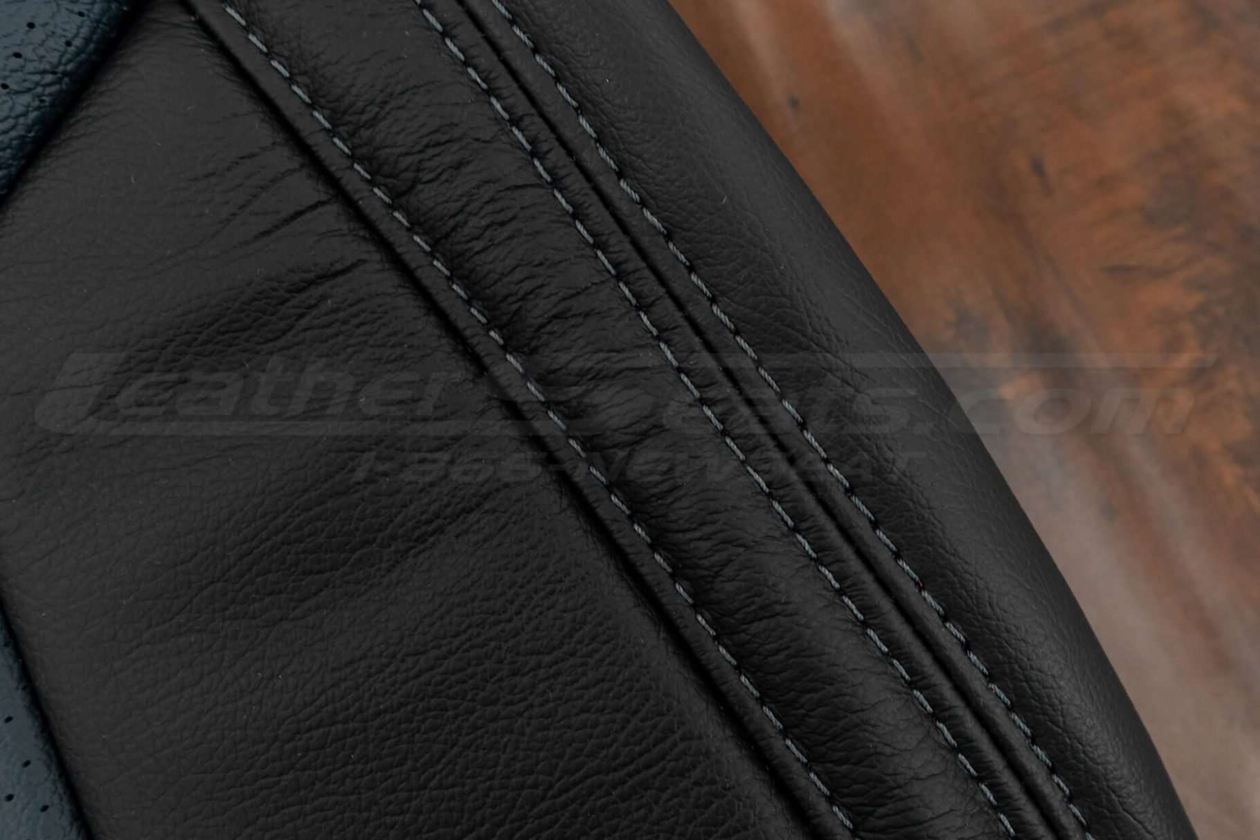 Blue double-stitching on backrest