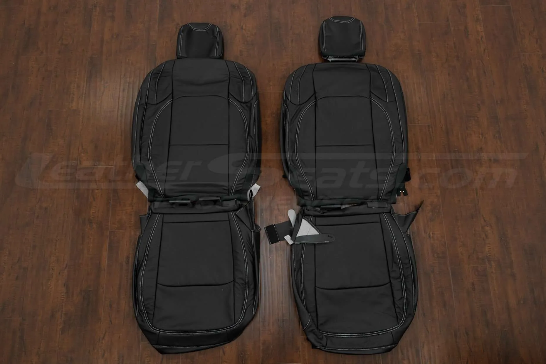 2020-2023 Jeep Gladiator Overland CrewCab Leather Seat Interior Kit - Black - Front seat upholstery