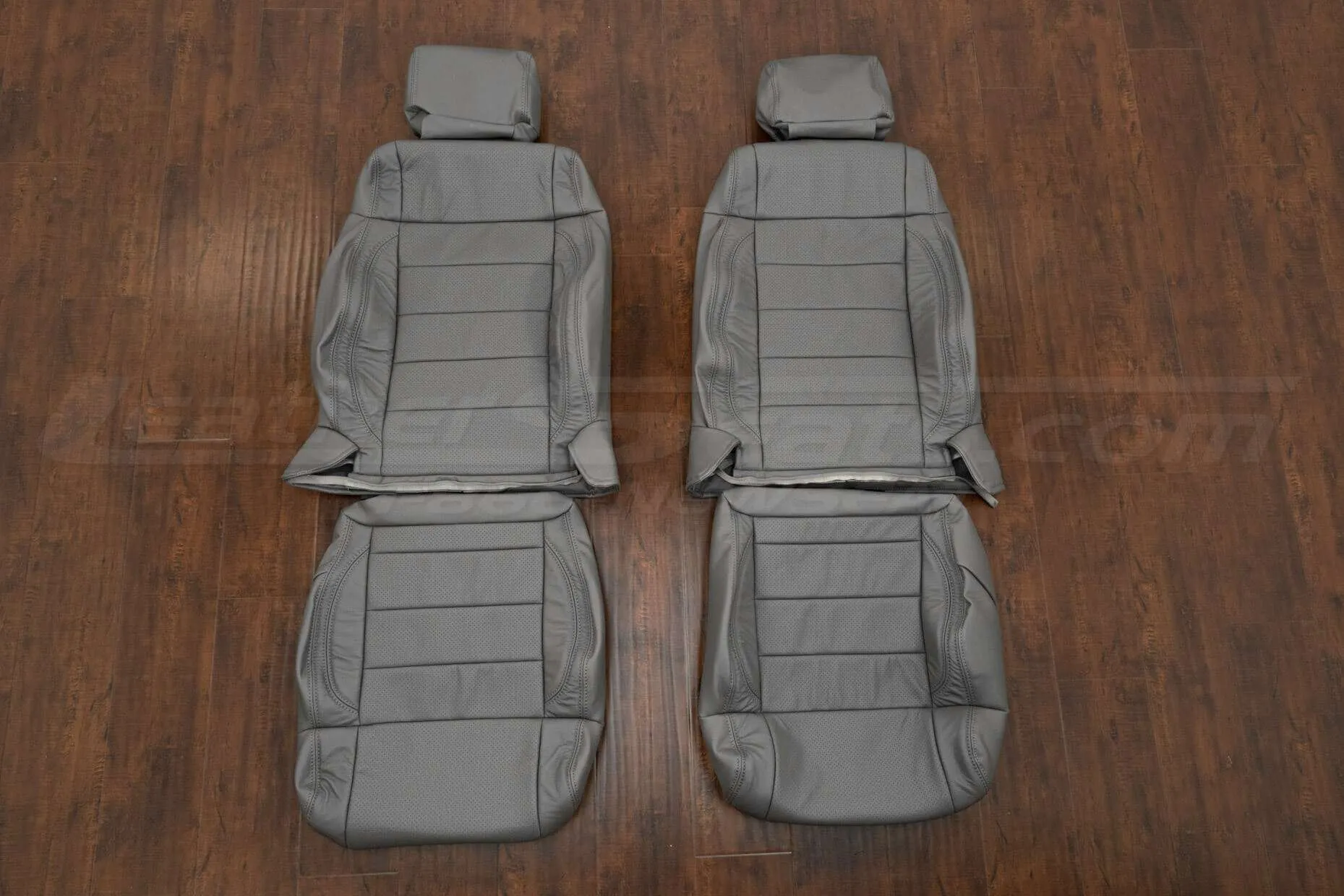 Jeep Wrangler Light Grey leather upholstery - front seats