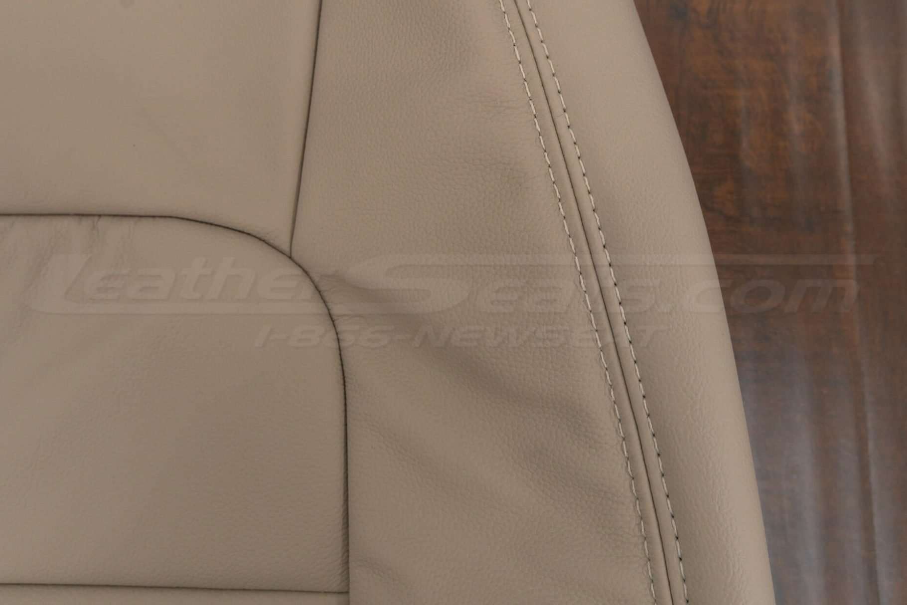 Matching double-stitching in Parchment 098