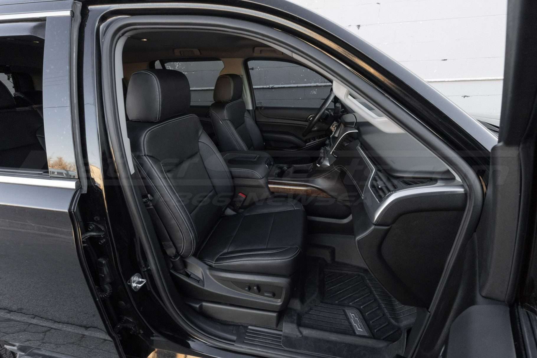 Front row leather interior with wireless charging drop-in pad