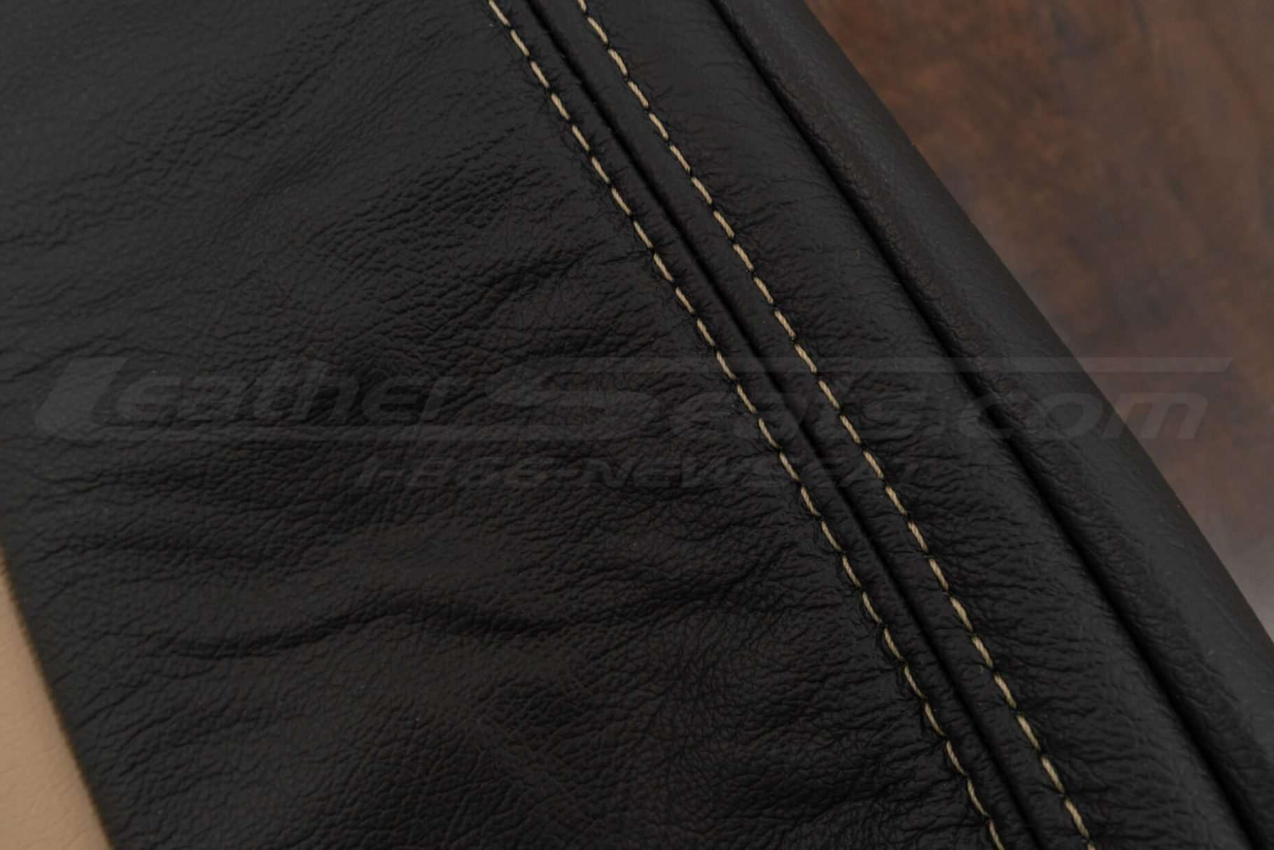 Contrasting double-stitching in Bisque
