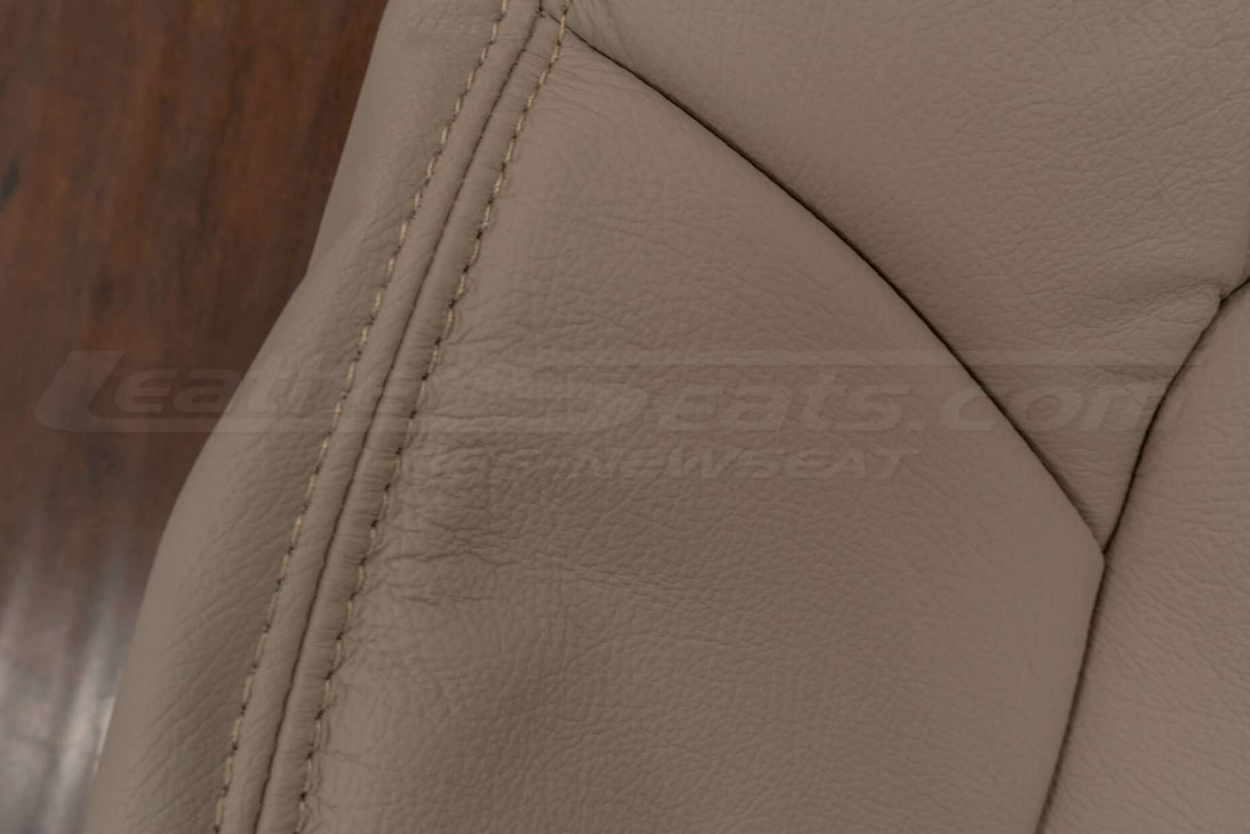 Matching double-stitching in Ivory