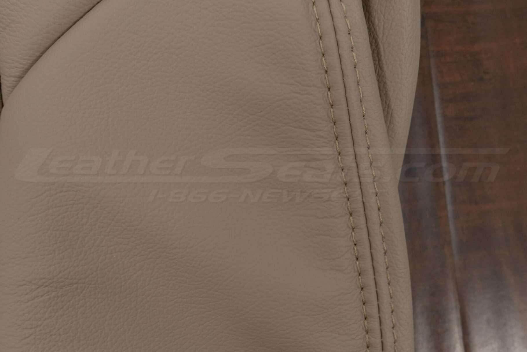 Double-stitching in Ivory