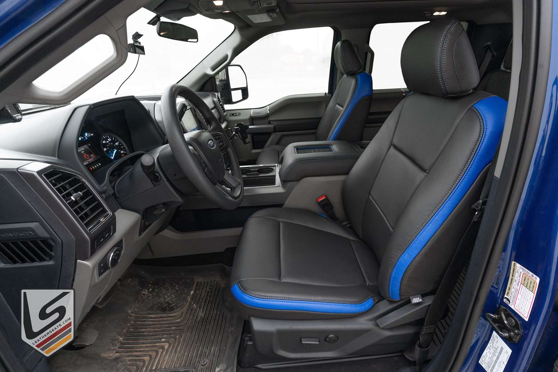Dark Graphite installed leather seats with Cobalt wings - Front driver seat