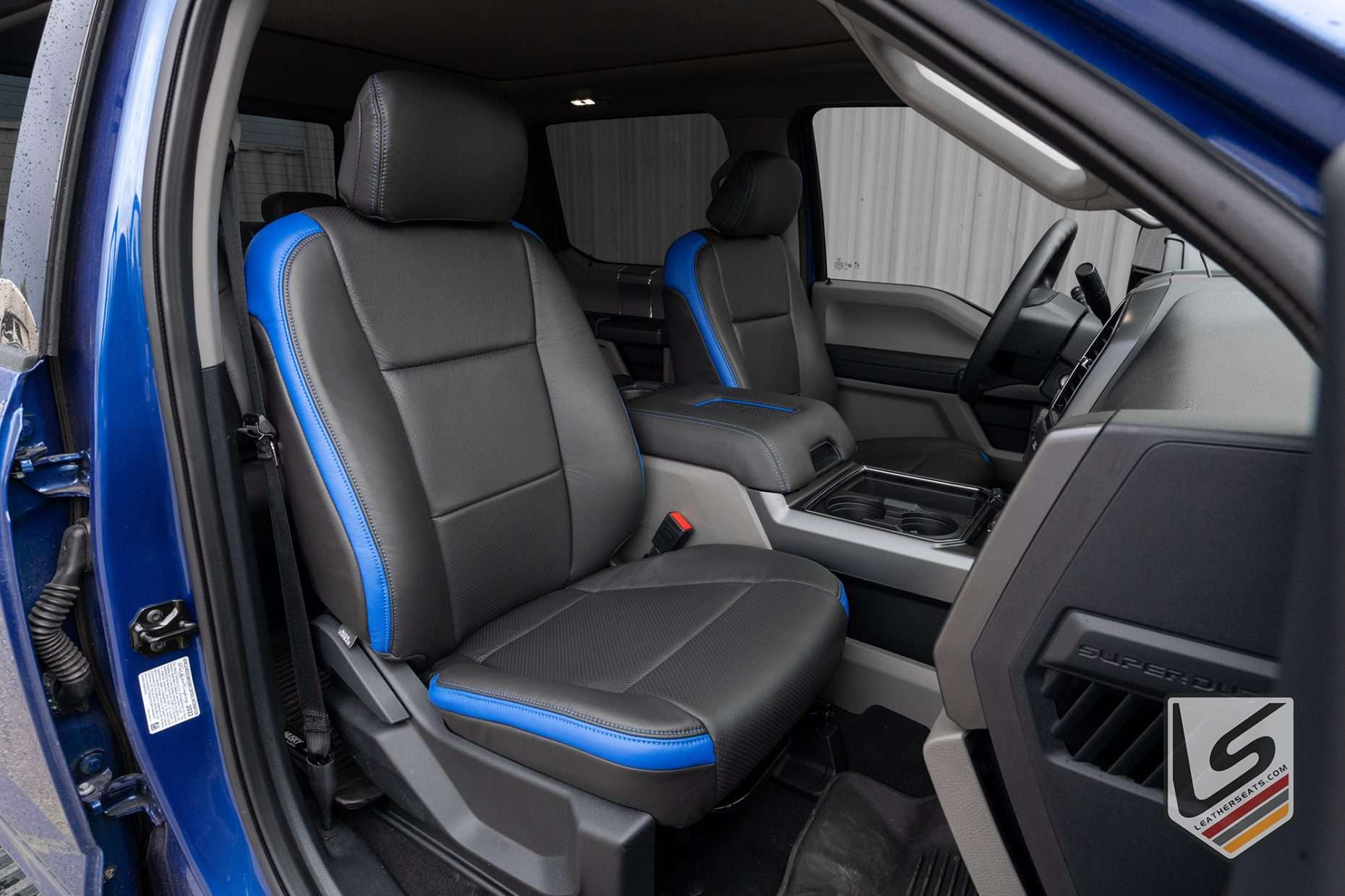 Dark Graphite with Cobalt Blue Wings installed leather seats - Front passenger