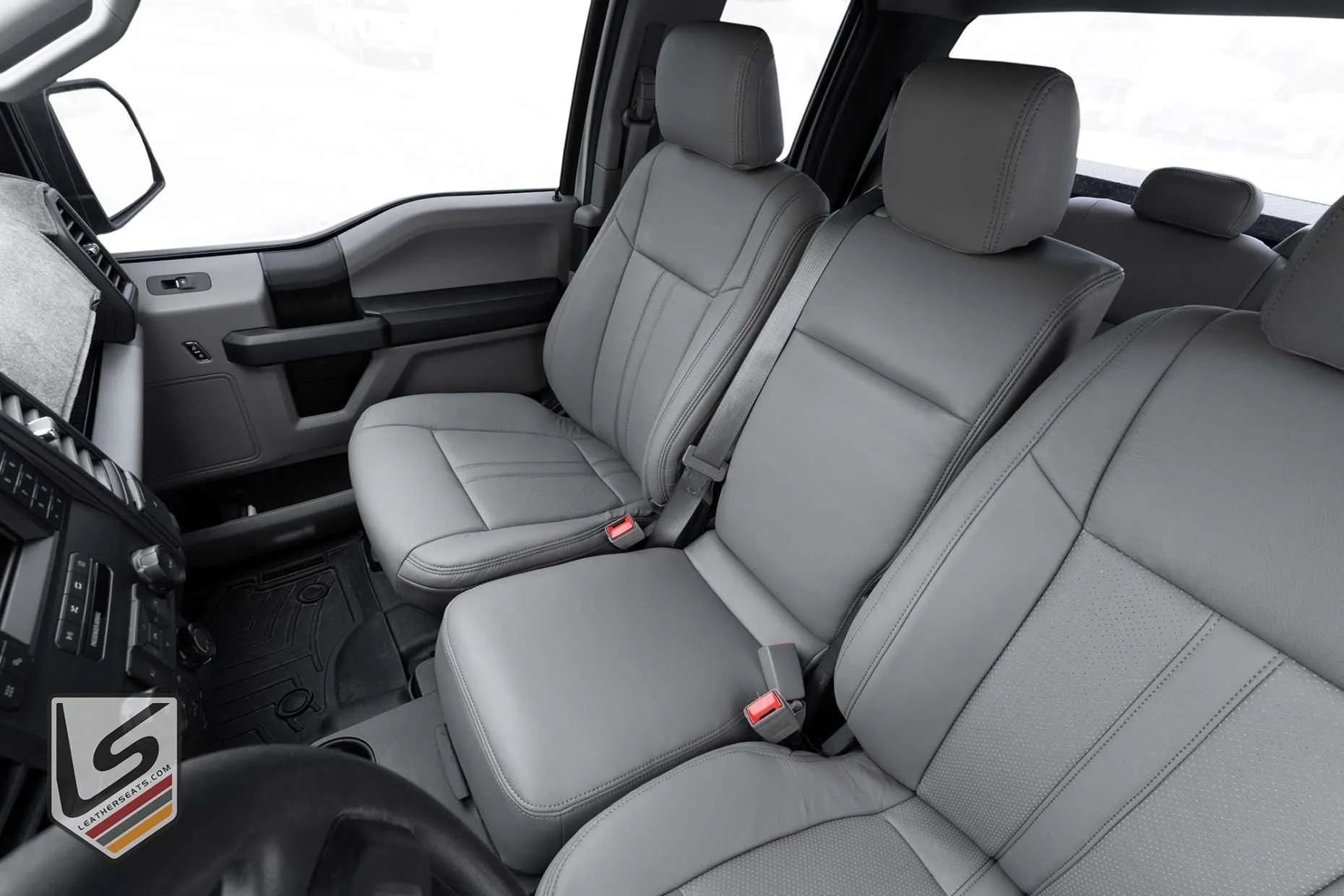 Middle row leather jump seat in seat position