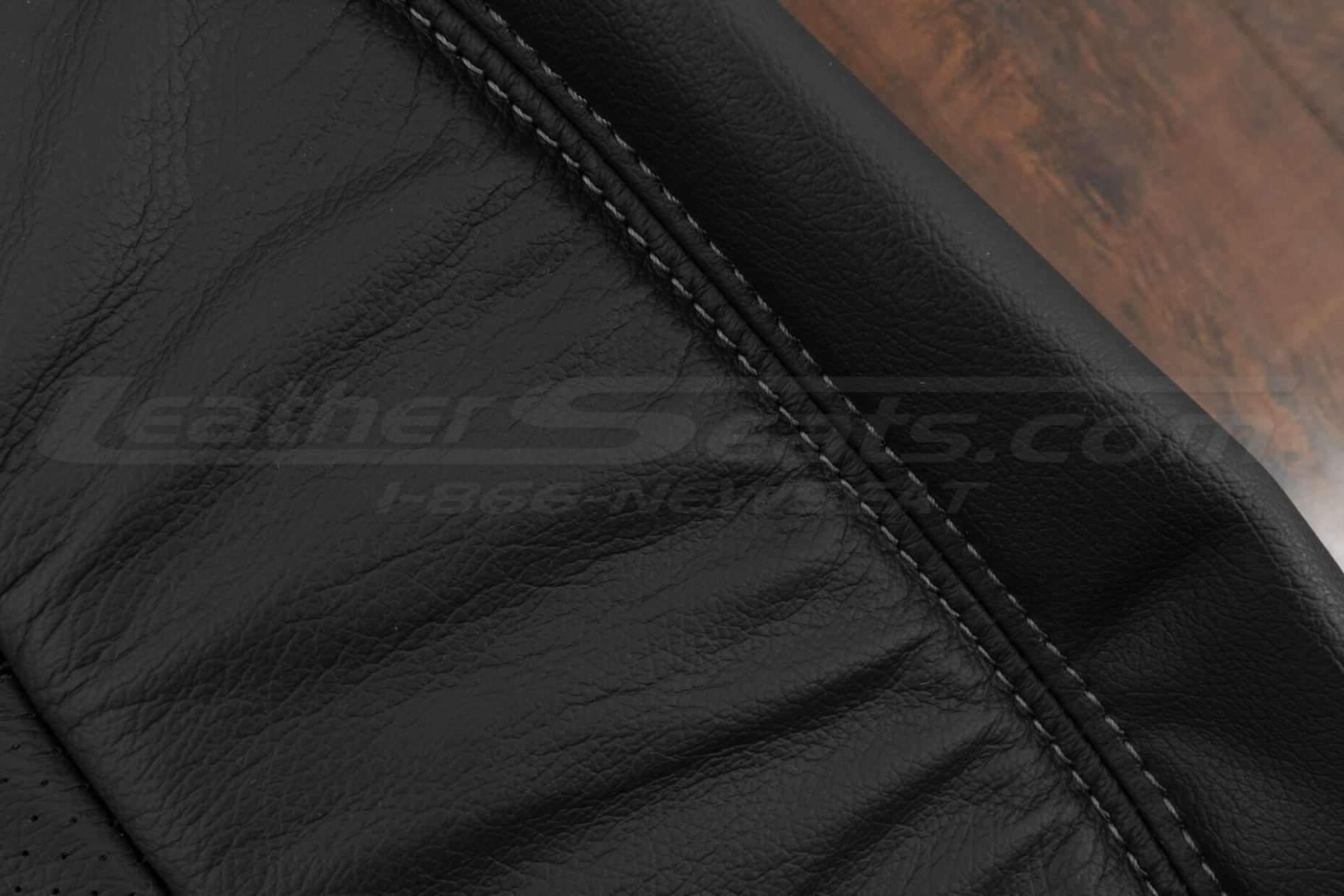 Contrasting double-stitching in Charcoal